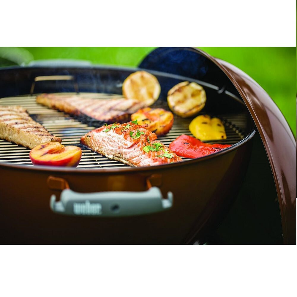 Combo Asador de Carb&oacute;n Premium 22" WEBER + Funda + Utensilios para asar image number 1