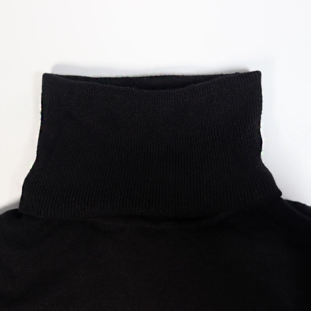 Su&eacute;ter Cuello Alto Negro image number 3