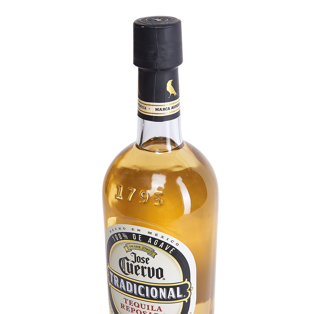 Tequila Cuervo Tradicional Reposado 950 ml image number 2