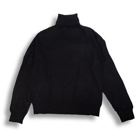 Su&eacute;ter Cuello Alto Negro