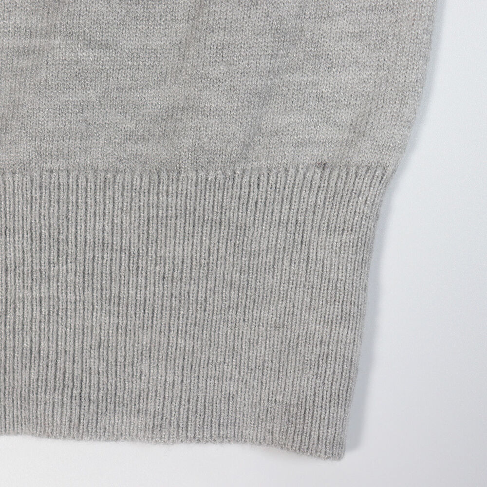 Su&eacute;ter Cuello Alto Gris Member&acute;s Choice image number 1